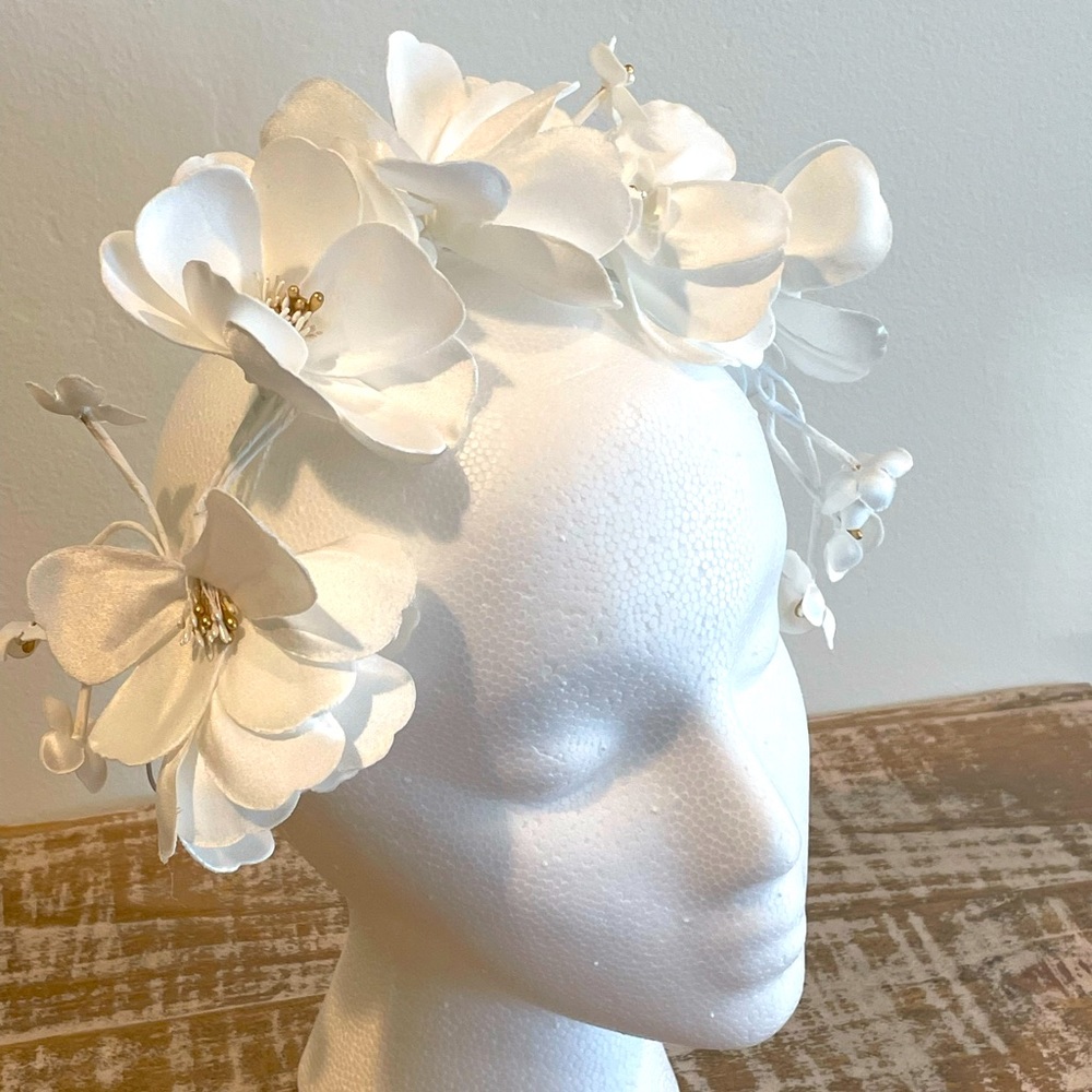 Fabric Floral hair piece. White.